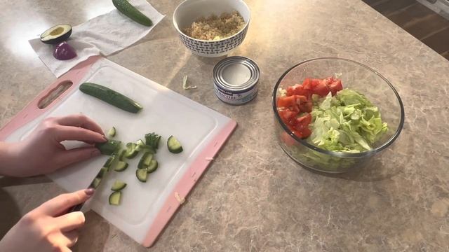 На нашем для наших//кто ми/Салат с тунцом/без глютеновие куринние тендерс в аерофритюре? смотреть онлайн