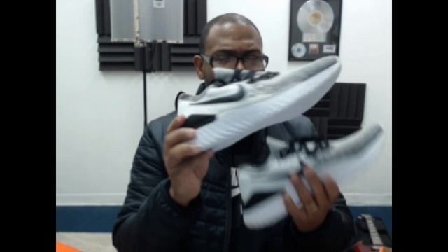 Nike Epic React Flyknit 2 White/Black-Pure Platinum BQ8928-101 смотреть онлайн
