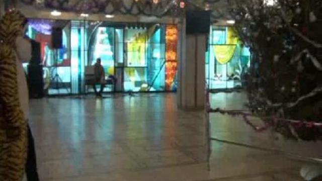 Новогодняя интермедия около елки смотреть онлайн