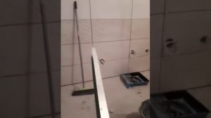 Ванна своими руками 3. Укладка плитки с помощью направляющего профиля