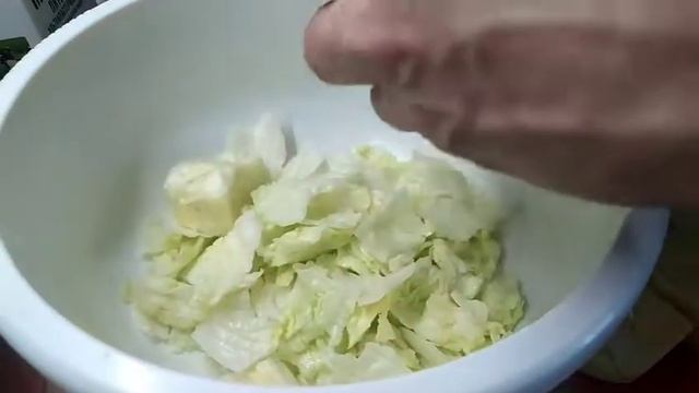 Салат Цезарь с курицей/Рецепт салата Цезарь/Салат "Цезарь" по классическому рецепту смотреть онлайн