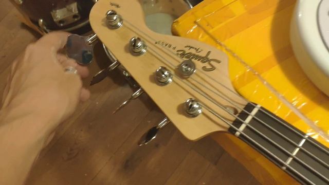 Сравнение двух китайских реплик по сборке и звуку. Реплики Squier pj и Fender Precision Bass смотреть онлайн
