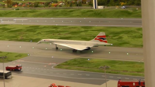 A long video of the biggest HO scale airport of the world , Hamburg, 14 jan 14 смотреть онлайн