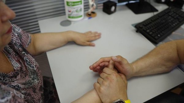 УПРАЖНЕНИЯ Для РАЗРАБОТКИ ЛУЧЕЗАПЯСТНОГО СУСТАВА | Доктор ЮРШИН