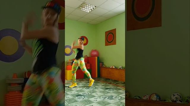 Танцевальный фитнес 1.1 Разминка смотреть онлайн