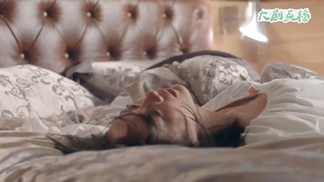 【Full Movie】 從不打扮的妻子華麗變身參加宴會，出軌丈夫瞬間看呆，連忙甩開小三的手！ смотреть онлайн