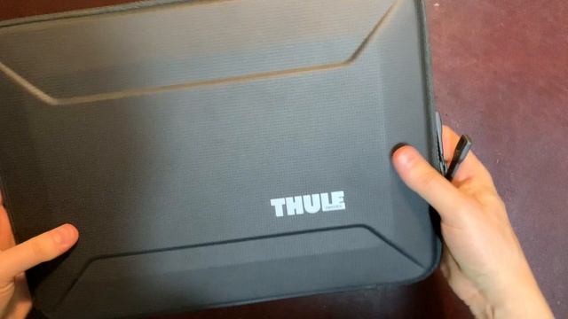 THULE, Case Logic - Чехол для MacBook смотреть онлайн