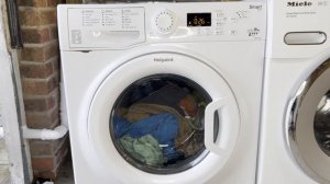 Hotpoint WMFUG1063P - Fastwash 60’ 60° [Final Wash] Jumps and belt goes bye @TherealCentral1