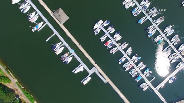 City of Hamilton - Beautiful Aerial View of Burlington Bay | Bayfront Park 4K UHD смотреть онлайн