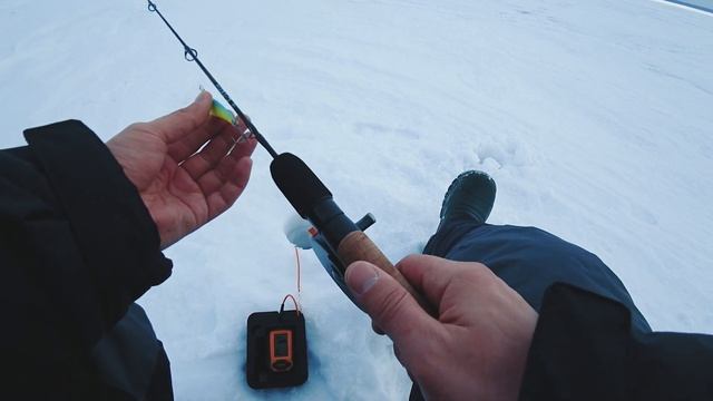 Ищем судака в жуткий ветер | Мотособака тонет в снегу смотреть онлайн