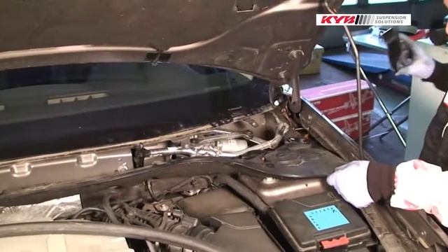 Renault Laguna III - FRONT - Передние амортизаторы KYB установка смотреть онлайн
