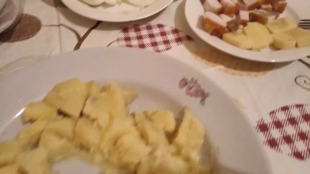 Небось картошку все мы уважаем, когда с сальцой ее намять) смотреть онлайн