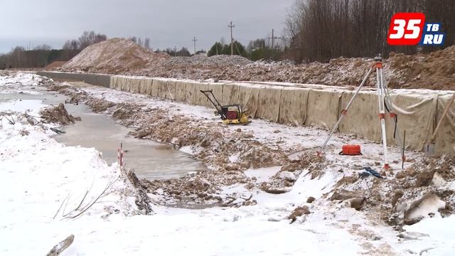 Берег Рыбинского водохранилища под Череповцом укрепляют габионами смотреть онлайн