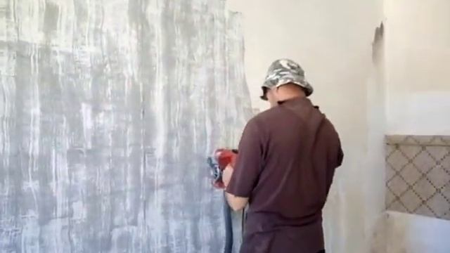 Снятие шпатлевки со стен с помощью специальной машинки смотреть онлайн