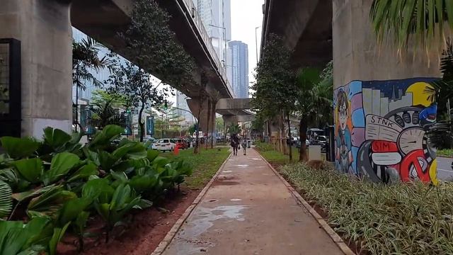 Walking Around ~ Taman di Tengah Jalan Prof. Dr Satrio Jakarta ~ Betonisasi / Naturalisasi Taman ? смотреть онлайн