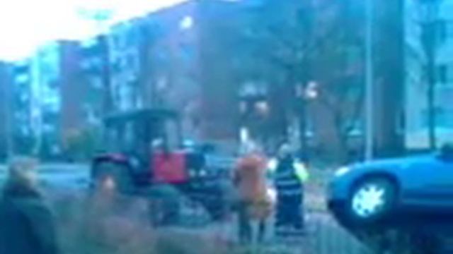 Ниссан Альмера перепрыгивает через забор смотреть онлайн