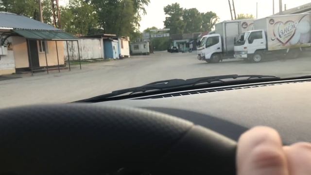 Lada Vesta SW Cross//Toyota Prius A смотреть онлайн