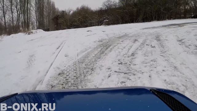 Зимняя поездка на детском электромобиле Ford Ranger XLS смотреть онлайн