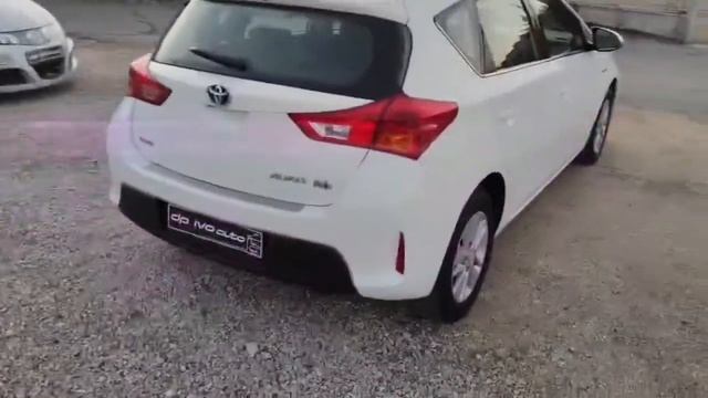 REVIEW 2014 TOYOTA AURIS HYBRID