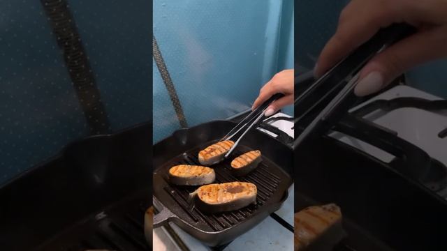 Стейк из форели на чугуном гриле рецепт смотреть онлайн