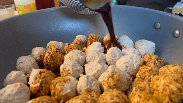 鸡胸肉被猴哥做出花来，今天的“照烧鸡肉丸”，咬一口爆汁太爽了！#胖猴仔减肥 смотреть онлайн