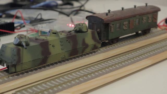 Броневагон с двумя танковыми башнями / масштаб H0 смотреть онлайн