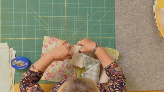 CATHEDRAL WINDOW - FREE QUILT PATTERN! смотреть онлайн