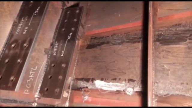 Сварщики тестируют спилковые краги в рабочих условиях. смотреть онлайн