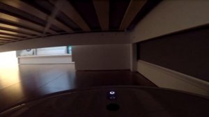 Робот-пылесос на работе