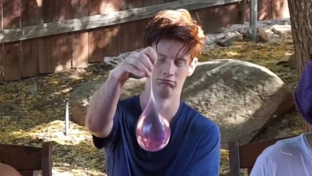 TRUE OR FALSE (2) | WATER BALOON PENALTY! (CHALLENGE) смотреть онлайн