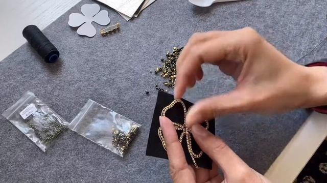 МК | Брошь Золотой клевер четырехлистник