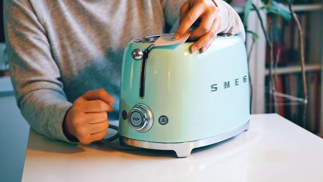 開箱#EP34: Smeg 2 Slice Toaster 好可愛的烤麵包機開箱 смотреть онлайн