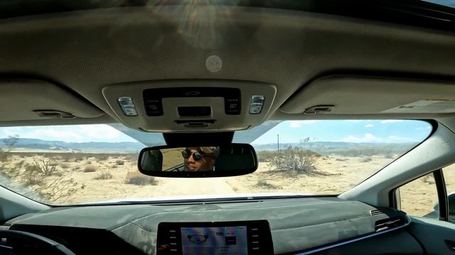 Can You OFF-ROAD a 2022 Toyota Sienna? [Good OR Bad?] смотреть онлайн