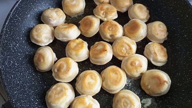 Безумно вкусное блюдо - жареные пельмени со сливками и сыром смотреть онлайн