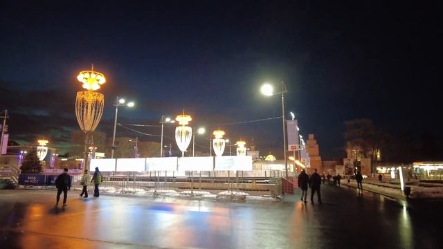 POV Moscow: VDNKh on a winter evening. ВДНХ зимним вечером 25.12.22. смотреть онлайн