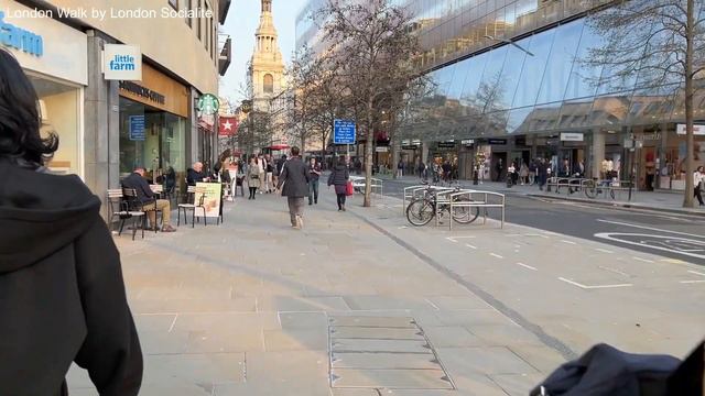 London Walk, What The Bankers Do After Work In The City's Financial District, The Square Mile.
