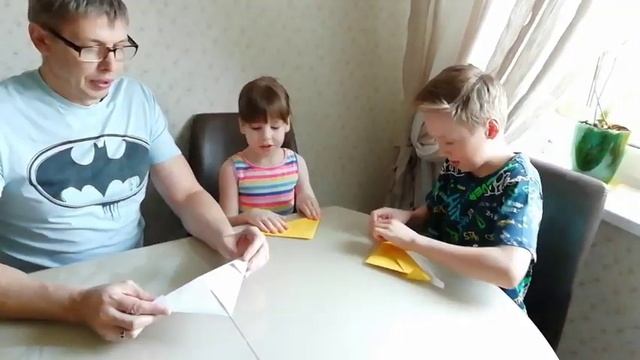 Делаем бумажные лодочки смотреть онлайн
