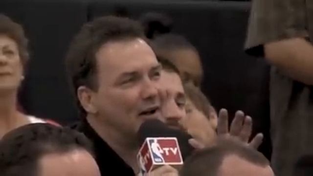 Comedian Makes Blake Griffin Laugh in PostGame смотреть онлайн