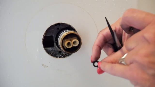 How to Fix a Dripping or Leaky Shower Head смотреть онлайн