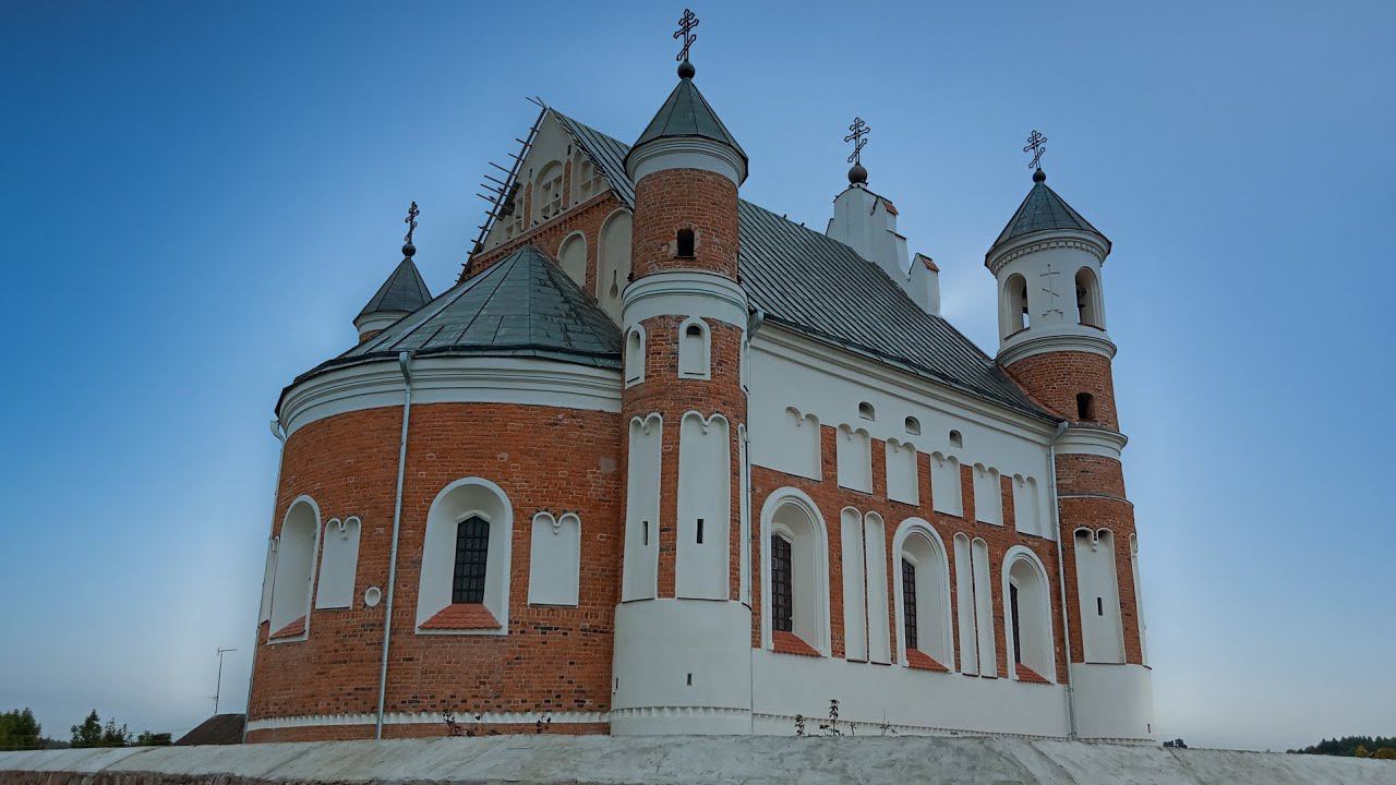 Церковь-замок Рождества Богородицы в Мурованке