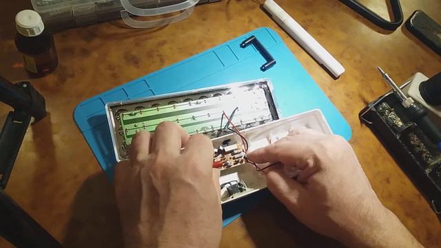 Светодиодный светильник Camelion замена аккумулятора.