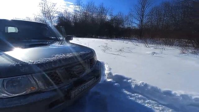 Nissan PATROL Y61 на 33 колесах,по снегу... смотреть онлайн