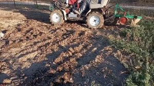 Осенняя вспашка Минитрактором / Самодельный 2х-корпусный плуг на МИНИТРАКТОР 4х4