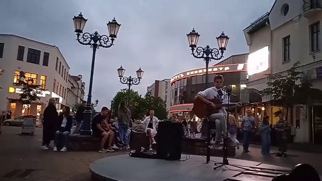 02.07.2021 Brest Belarus. Танцы и песни под гитару на Советской вечером. Прогулки с Викторией часть смотреть онлайн