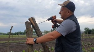 Установка крайних опор для малины