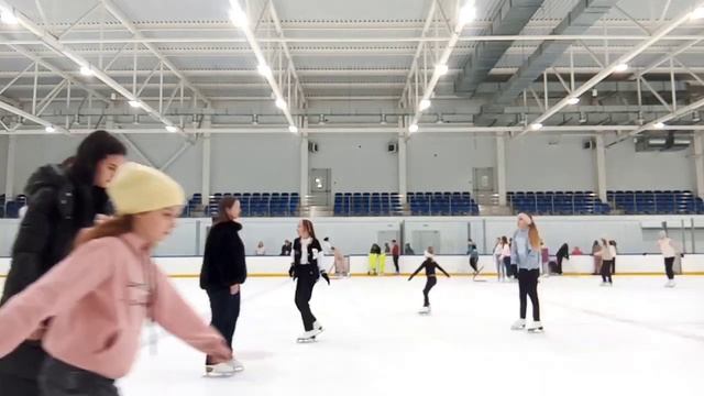 я фигуристка самоучка) 2 день как я учусь делать разные элементы смотреть онлайн