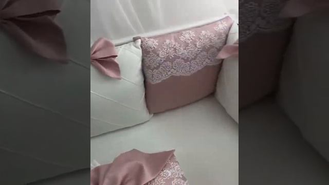 Набор постельного в кроватку Версаль пудра смотреть онлайн