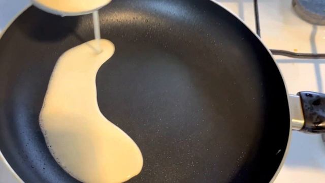 Блинчики на минеральной воде с шоколадными сырками смотреть онлайн
