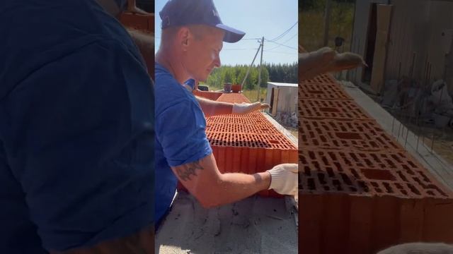 Укладка крупноформатных керамических блоков на штукатурную сетку. Город Казань. смотреть онлайн