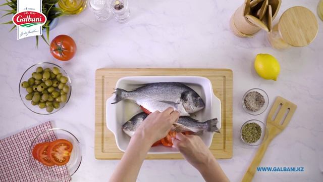 Морская рыба запечённая с Моцареллой Maxi, оливками и соусом из томатов смотреть онлайн